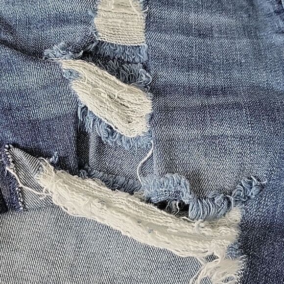 🦋 Celebrity Pink Blue Denim Distressed Jeans Shorts size 7 Jr NWOT! - Picture 5 of 9